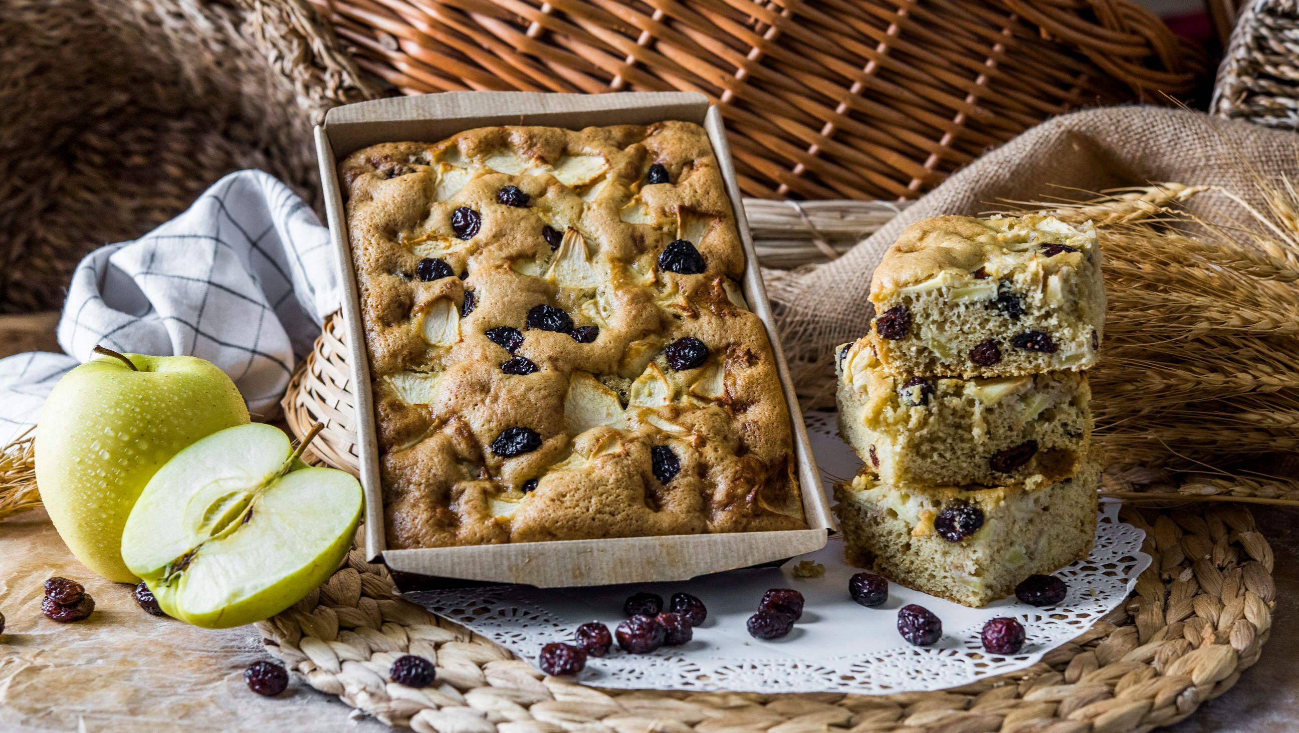 bizcocho de manzana y arándanos